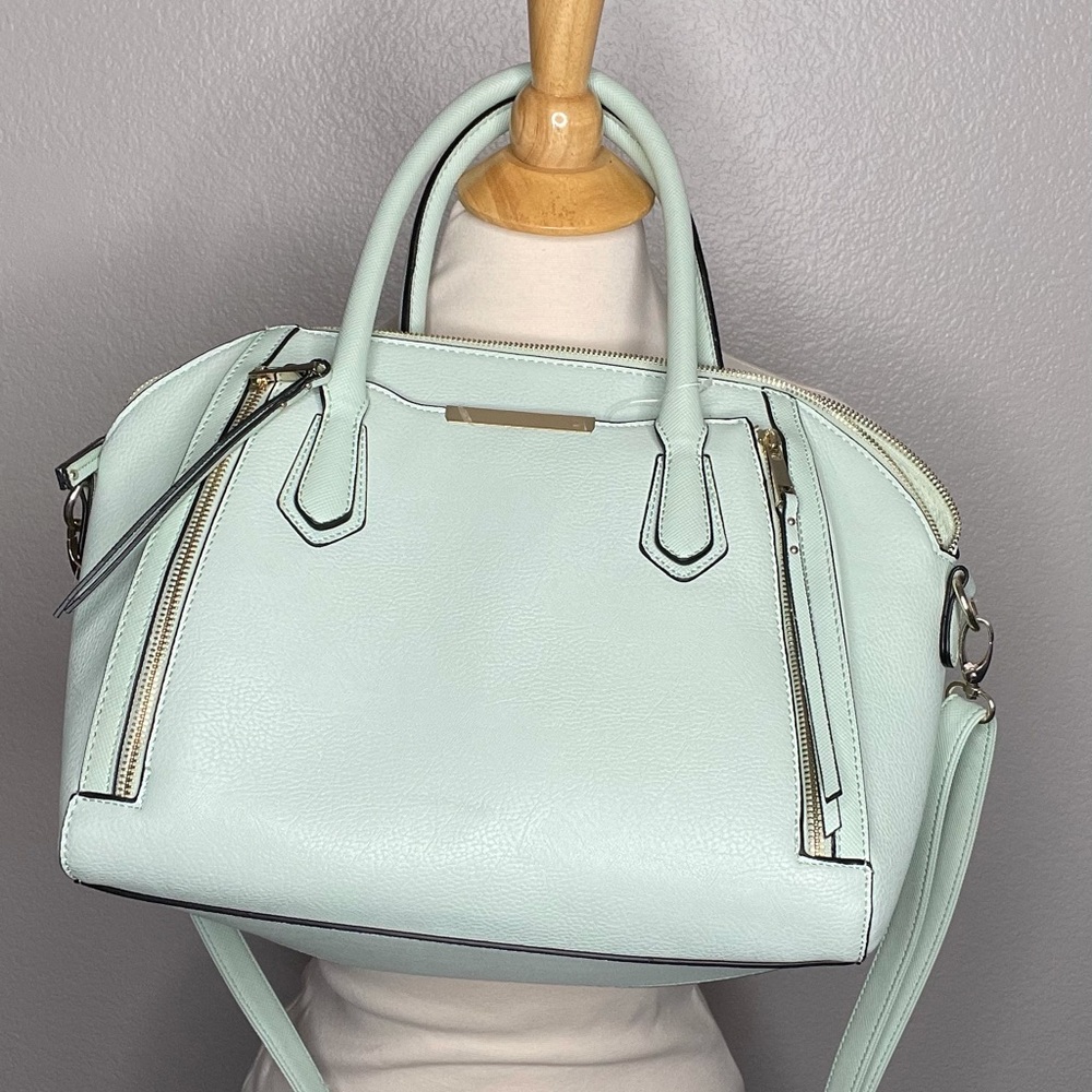 Mossimo hand bag with exterior pocket